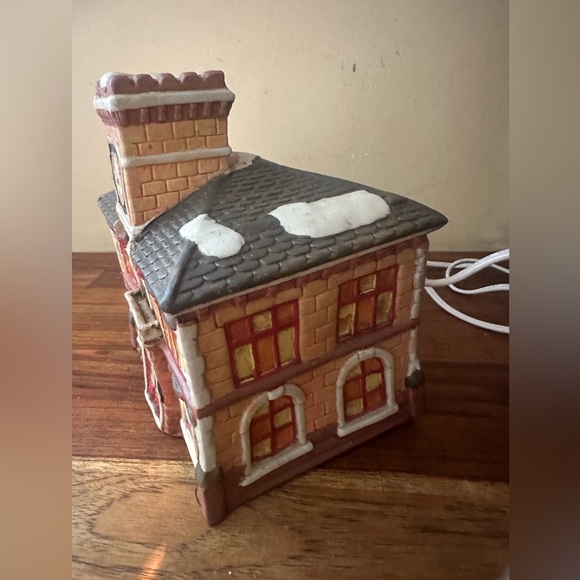 Winter Valley Cottages Christmas Village Lighted Train Station Porcelain In Box - Picture 3 of 12